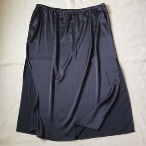 Black Silky Midi Straight Skirt Women's Size 2X Side Slits Elastic Waist Bar III